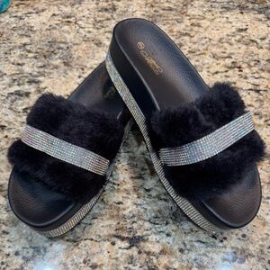 Gorgeous Mata size 9 Bling with Black Fur & Leather Slippers New!